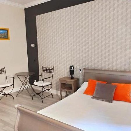 Hotel" La Tour De L'Horloge " Rivesaltes Eksteriør billede