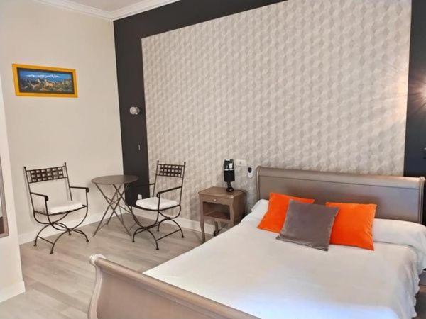 Hotel" La Tour De L'Horloge " Rivesaltes Eksteriør billede
