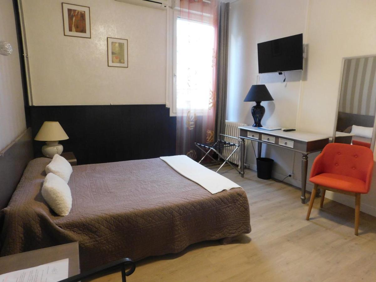 Hotel" La Tour De L'Horloge " Rivesaltes Eksteriør billede