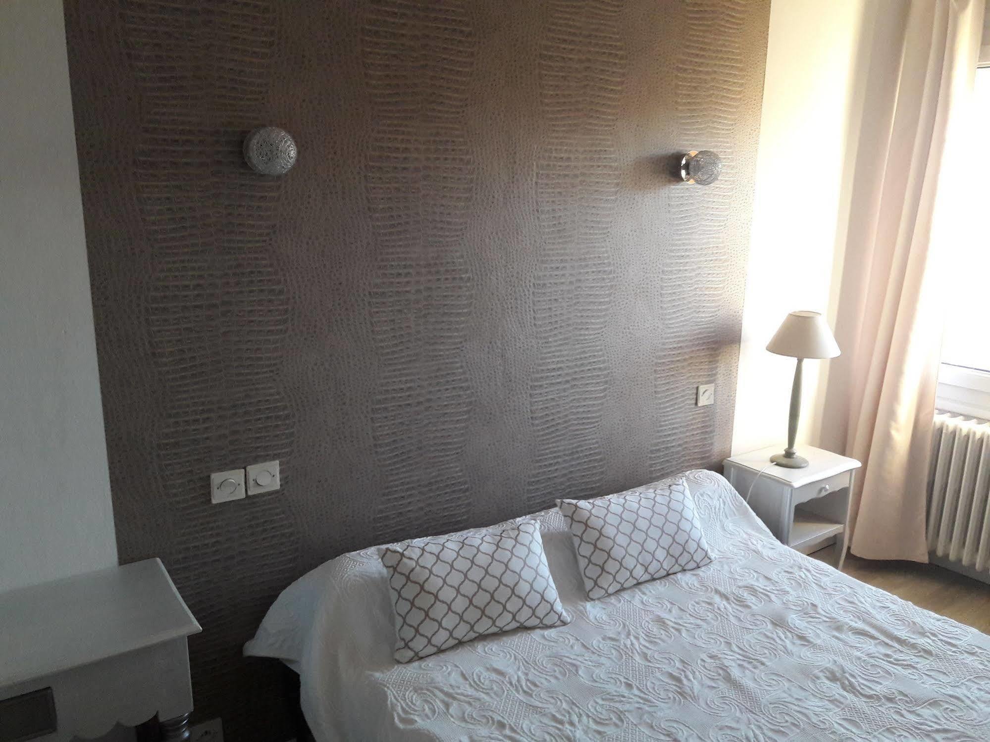 Hotel" La Tour De L'Horloge " Rivesaltes Eksteriør billede